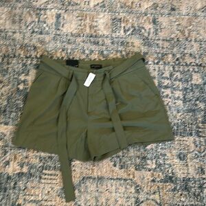 Women 4 inch Banana Republic Shorts - NWT Sz 18W